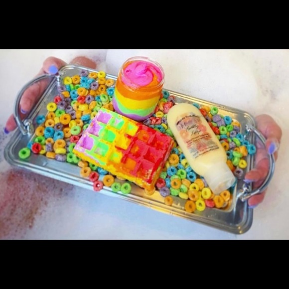 Fruity pebbles waffle bath bomb - Picture 2 of 7
